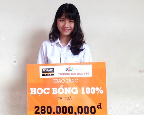 hotgirl-lan-thy-nhan-hoc-bong-toan-phan-cua-dai-hoc-fpt-1