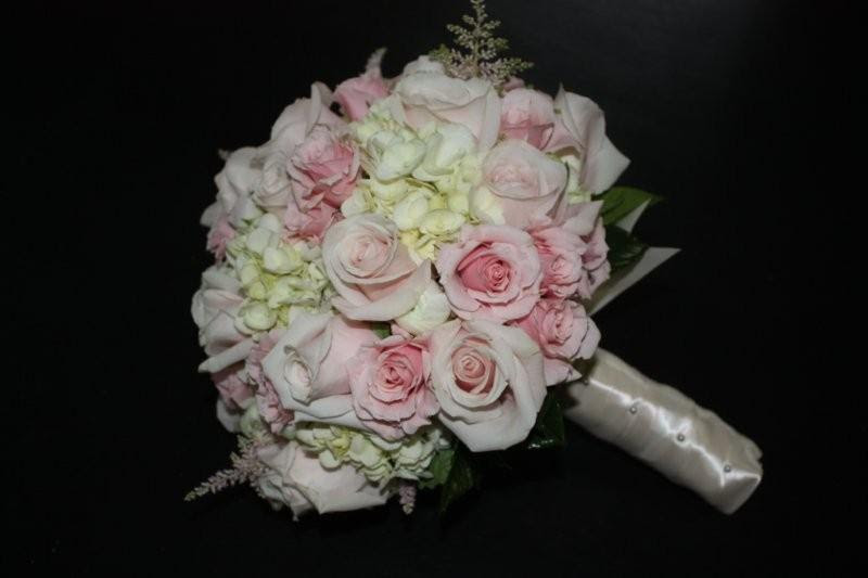 Pink Hydrangea Rose Bouquet Images amp; Pictures  Becuo