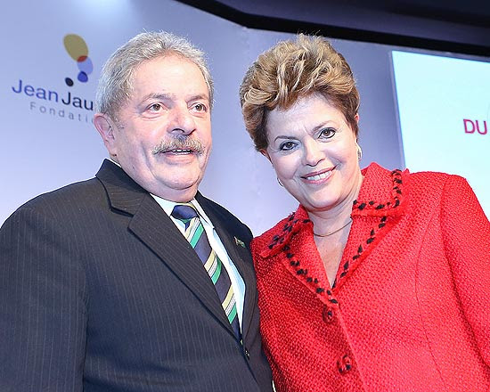 Dilma e Lula em evento em Paris nesta terça-feira