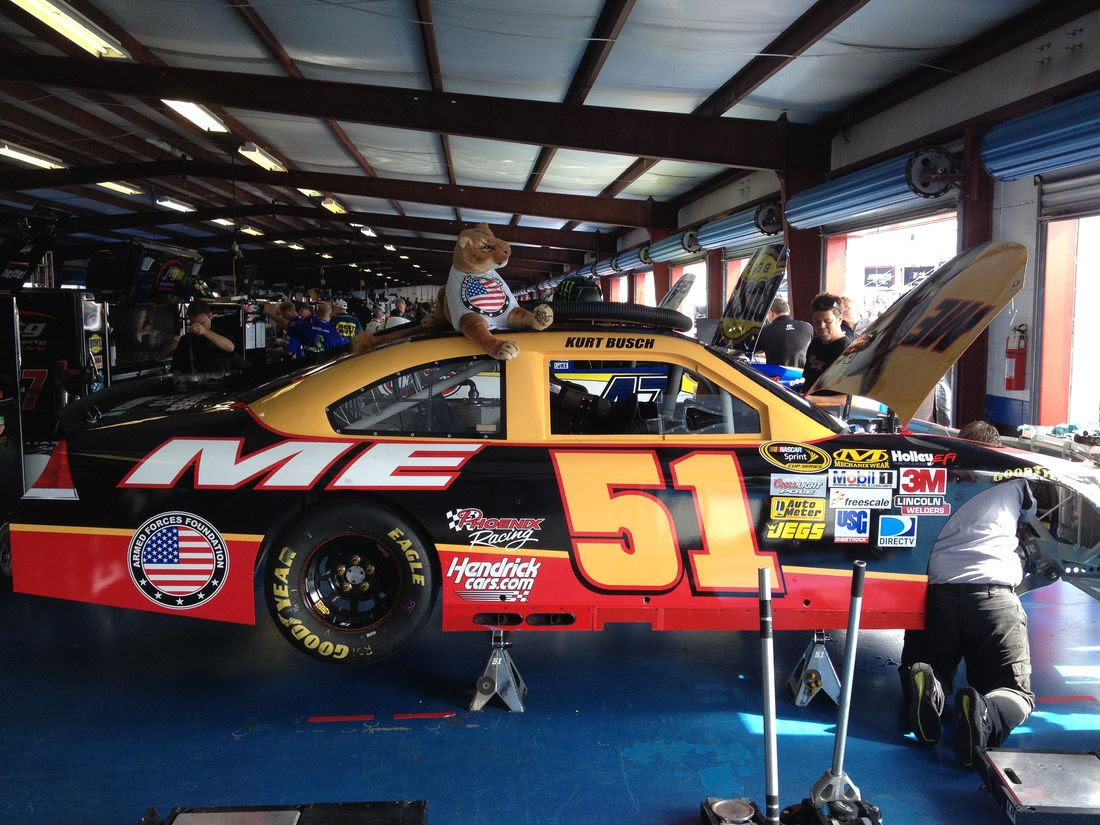 Nascar At Talladega How Kurt Busch Got Ricky Bobby S Paint Scheme On His Car Sbnation Com