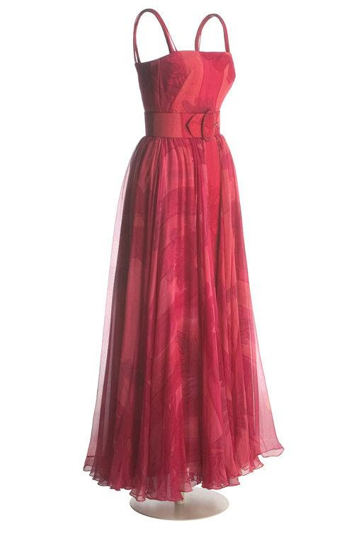 Find the perfect prom dress at Beachwood Place Mall Find the perfect prom dress at Beachwood Place Mall