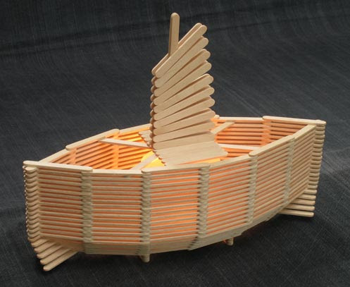 http://diyfamily.wordpress.com/2009/09/22/popsicle-stick-lamp/ psicle 