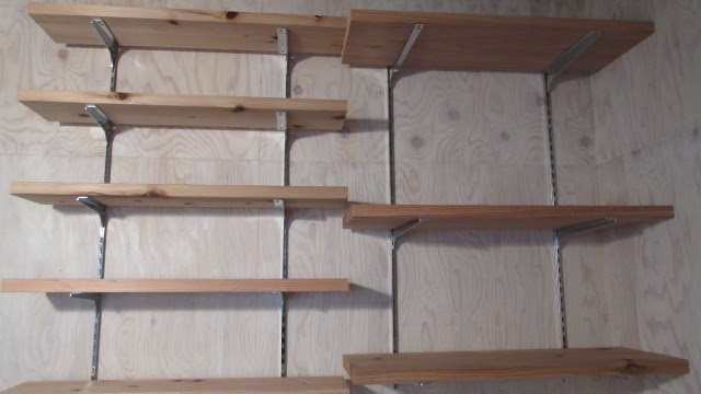 ガチャ柱 ダボレールで棚を作る Diyと家庭菜園 どうせ長くは続かない