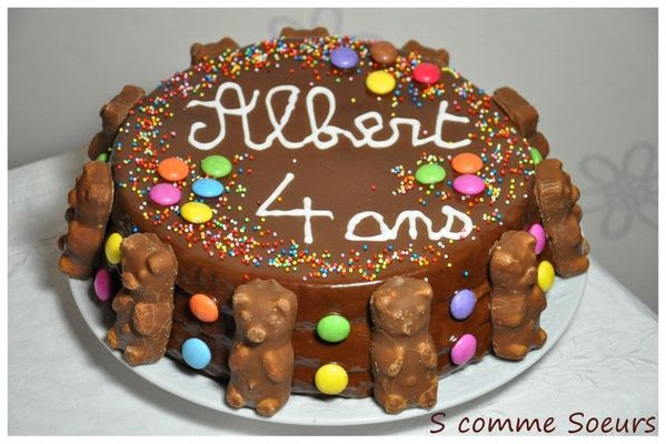 Gateau D Anniversaire Pour Enfant Au Chocolat Et Aux Bonbons