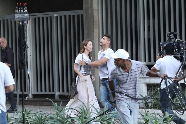 Cauã Reymond e Nathalia Dill gravam 'Avenida Brasil' (Foto: Wallace Barbosa / AgNews)