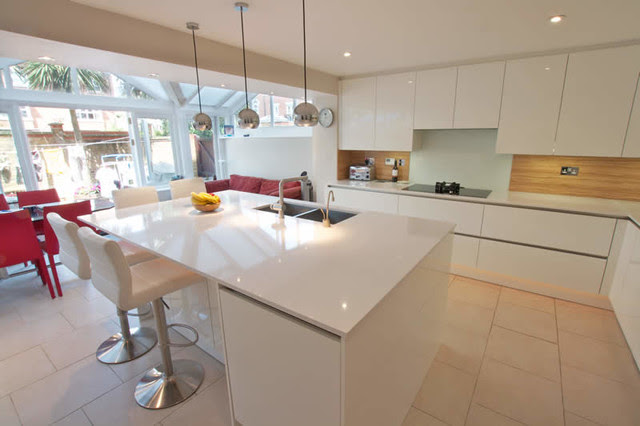 White gloss kitchen island Modern Kitchen london by LWK Kitchens London White gloss kitchen island Modern Kitchen london by LWK Kitchens London