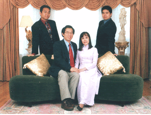 Duy Hân thân chào các bạn