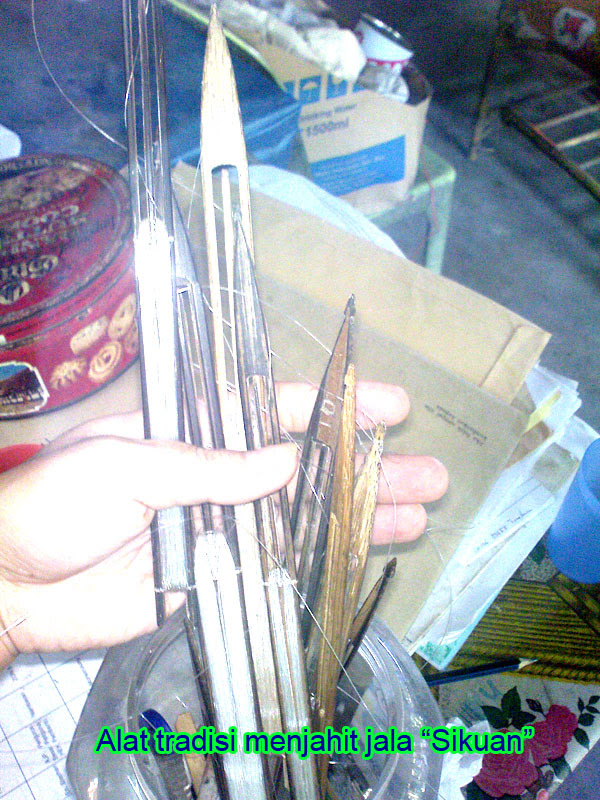 alat tradisi menjahit jala,sikuan,pukat ikan