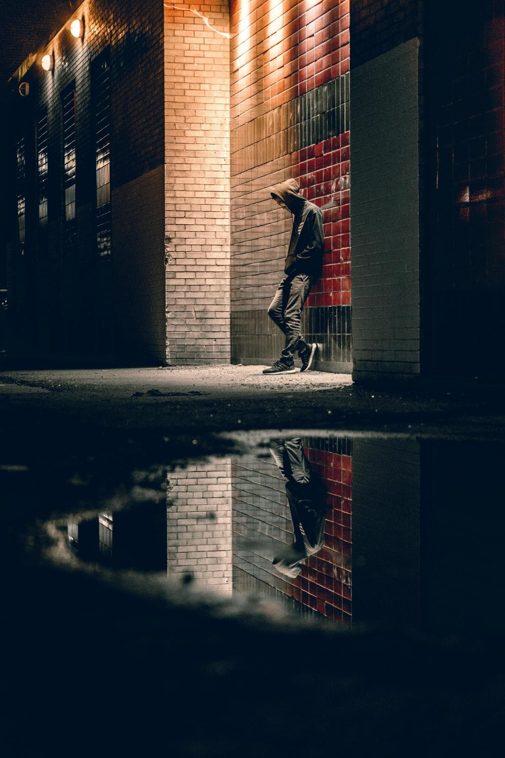 一个人孤独落寞的伤感图片 高清图片 壁纸 桌面城市