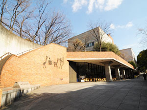 神戸市立中央図書館を徹底ナビ 自習室 Wifi 電源 カフェなどの情報が満載