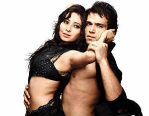 वह कैमरे के सामने मुझे बहुत थप्पड़ मार देती है यार: रित्विक