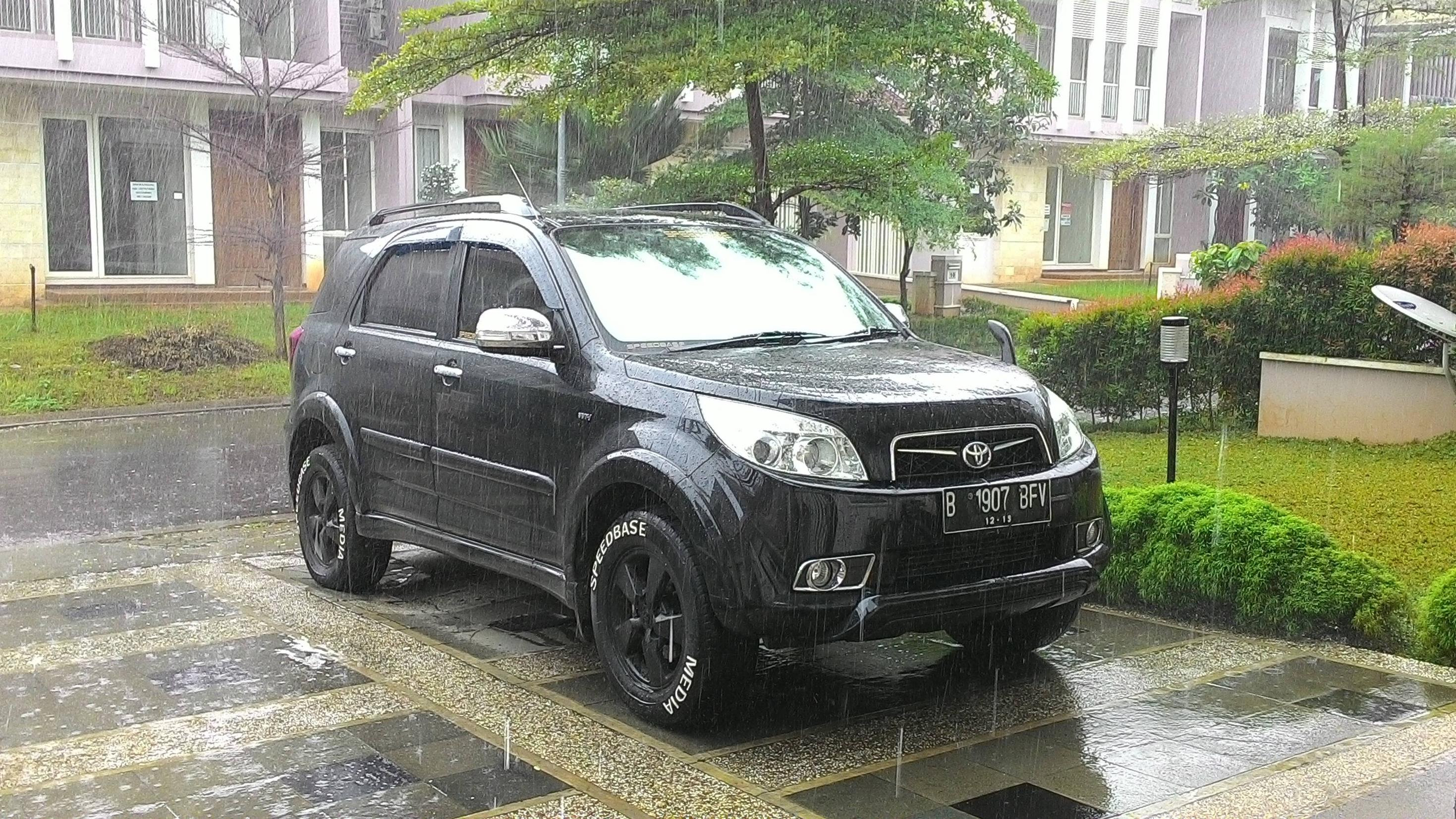 Rush Hitam Standar Apa Adanya