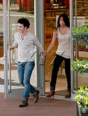 kevin jonas and danielle deleasa. Kevin Jonas and Danielle