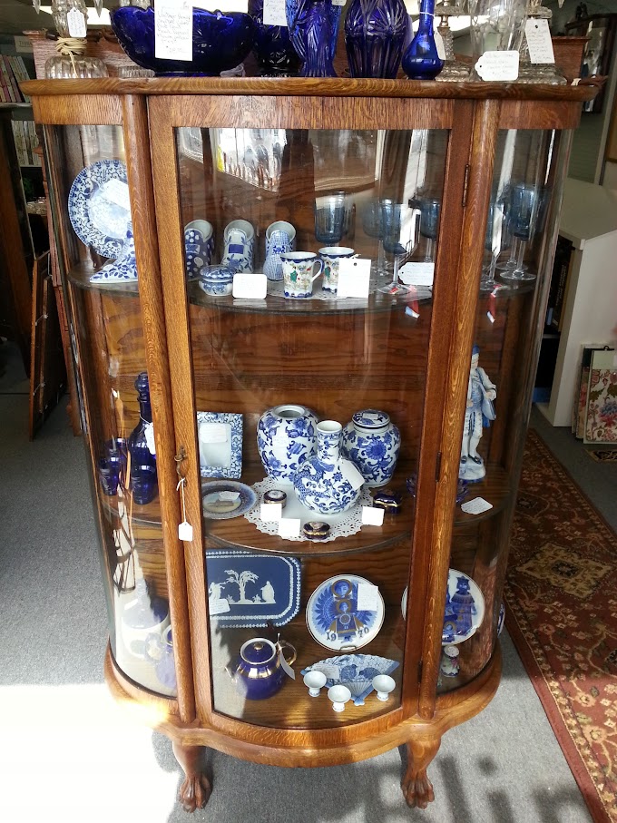 Vintage Oak Curio Cabinet - Bargain John's Antiques » Blog Archive Antique fine carved ... : The ornate bottom is a large drawer where you can store items that are not for every day use.