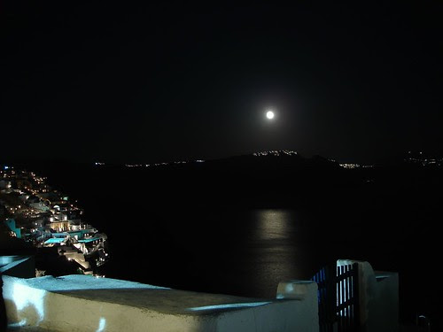 Full Moon above Fira