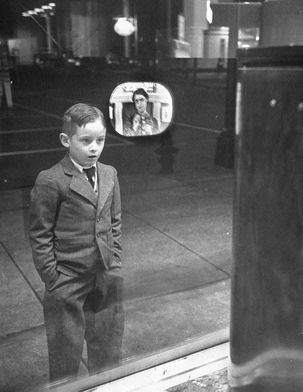 #6 Yıl 1948 ilk kez televizyon gören bir çocuk 😊