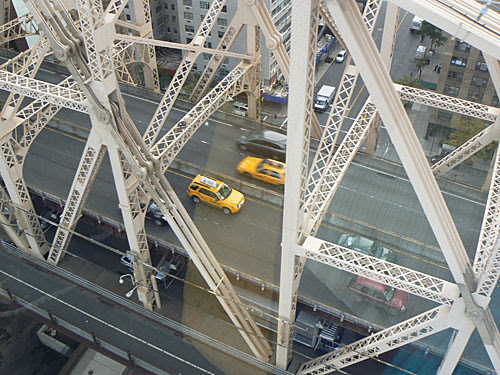 taxis sur queensboro bridge.jpg
