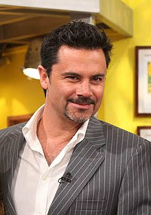 http://upload.wikimedia.org/wikipedia/commons/thumb/4/4c/Felipe_Camiroaga.jpg/220px-Felipe_Camiroaga.jpg