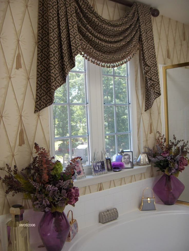 Bathroom Window Treatment Ideas - 20 Designs for Bathroom Window Treatment - House ... : Choosing custom fabricated window treatments means that your bathroom window coverings are guaranteed to fit any window no matter the size or shape.