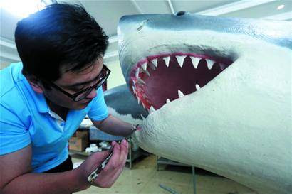 他是海洋世界 魔法师 为青岛水族馆 复活 千件珍稀标本 苏新