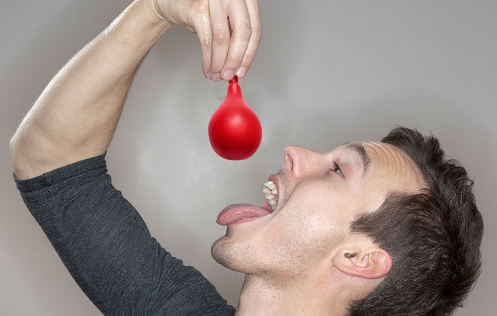 ابتلاع البالونات