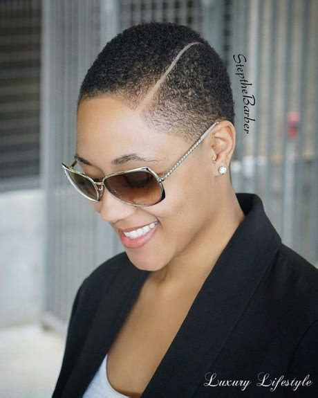 coupe cheveux court femme afro