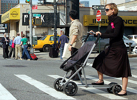 http://img.dailymail.co.uk/i/pix/2007/06_01/RollerBuggyWENN_468x342.jpg