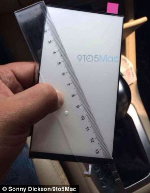 Prolific Apple-tipster, Sonny Dickson, has got his hands on leaked images of the front and back of a possible Apple LCD backlight panel that measures 5.5 inches (14cm). The photos suggest that Apple is already producing components for its tipped 5.5 inch phone