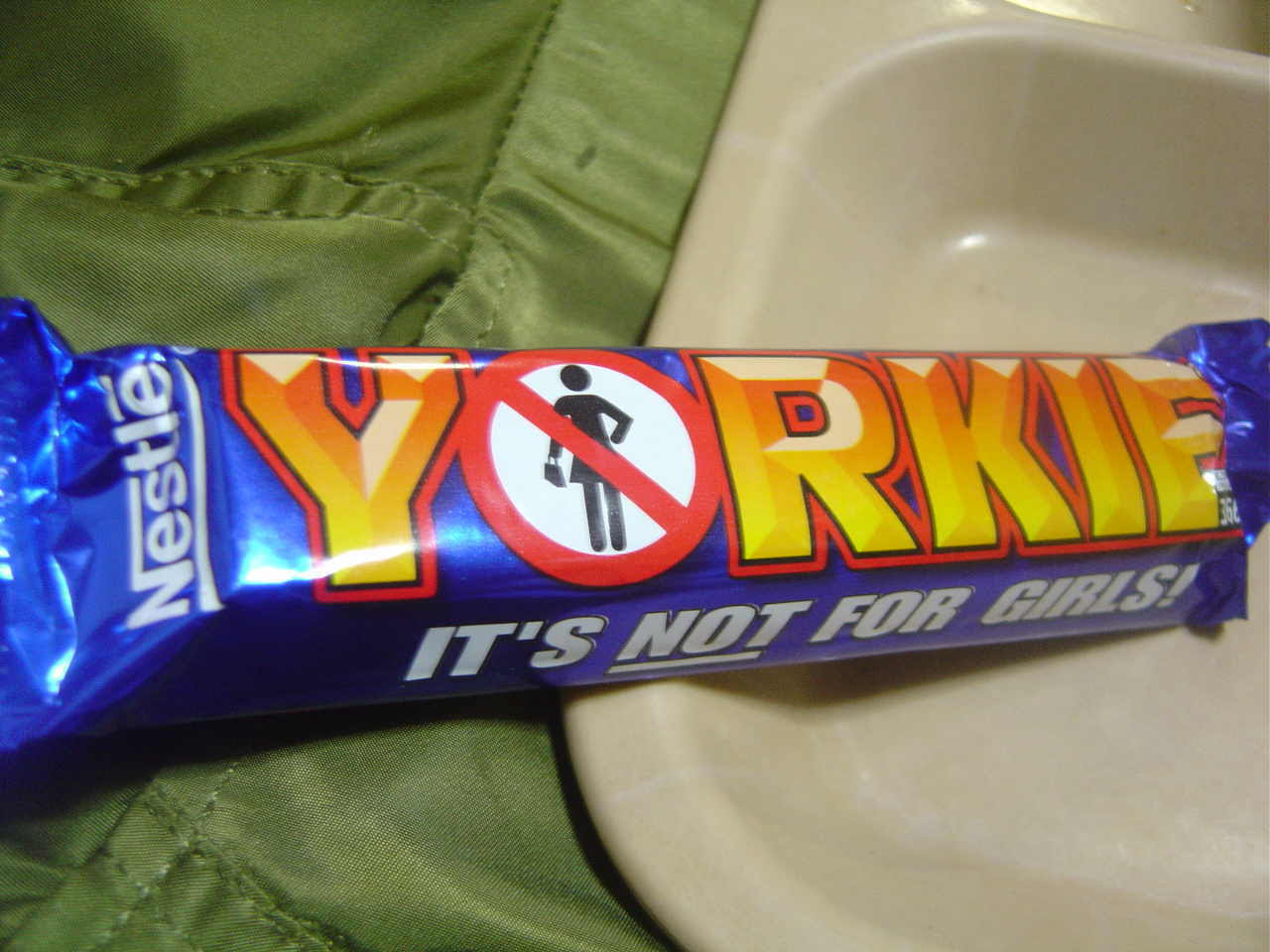 イスラム教者用レーションmenu H4 昼食 Lunch メインミール Halal Chicken With Dhal Yorkie Bar ネスレ製のイギリスではかなり有名なチョコレートバーです 元々はit ｓ Not For Girls このチョコレートは女性の為の物ではない という