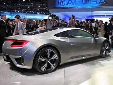 "هوندا أكيورا NSX"، ويتوقع طرحها مع بداية عام 2015.