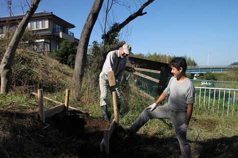 畑の斜面に階段つくりました わくわくドキドキ農業体験 国分牧場