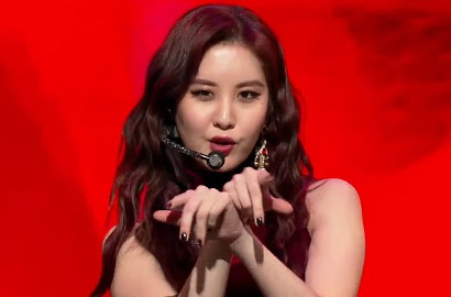 Video: Rupanya sosok ini yang datang untuk mendukung Seohyun di debut stage-nya http://ift.tt/20kt43r - Berita Terkini Seohyun Terbaru Hari Ini -Seohyun Girls' Generation menandai debutnya sebagai penyanyi solo dengan merilis mini album pertama bertajuk "Don't Say No". Penyanyi kelahiran 1991 itu tampil di debut stage-nya di "M Countdown" sekitar dua pekan lalu. 
