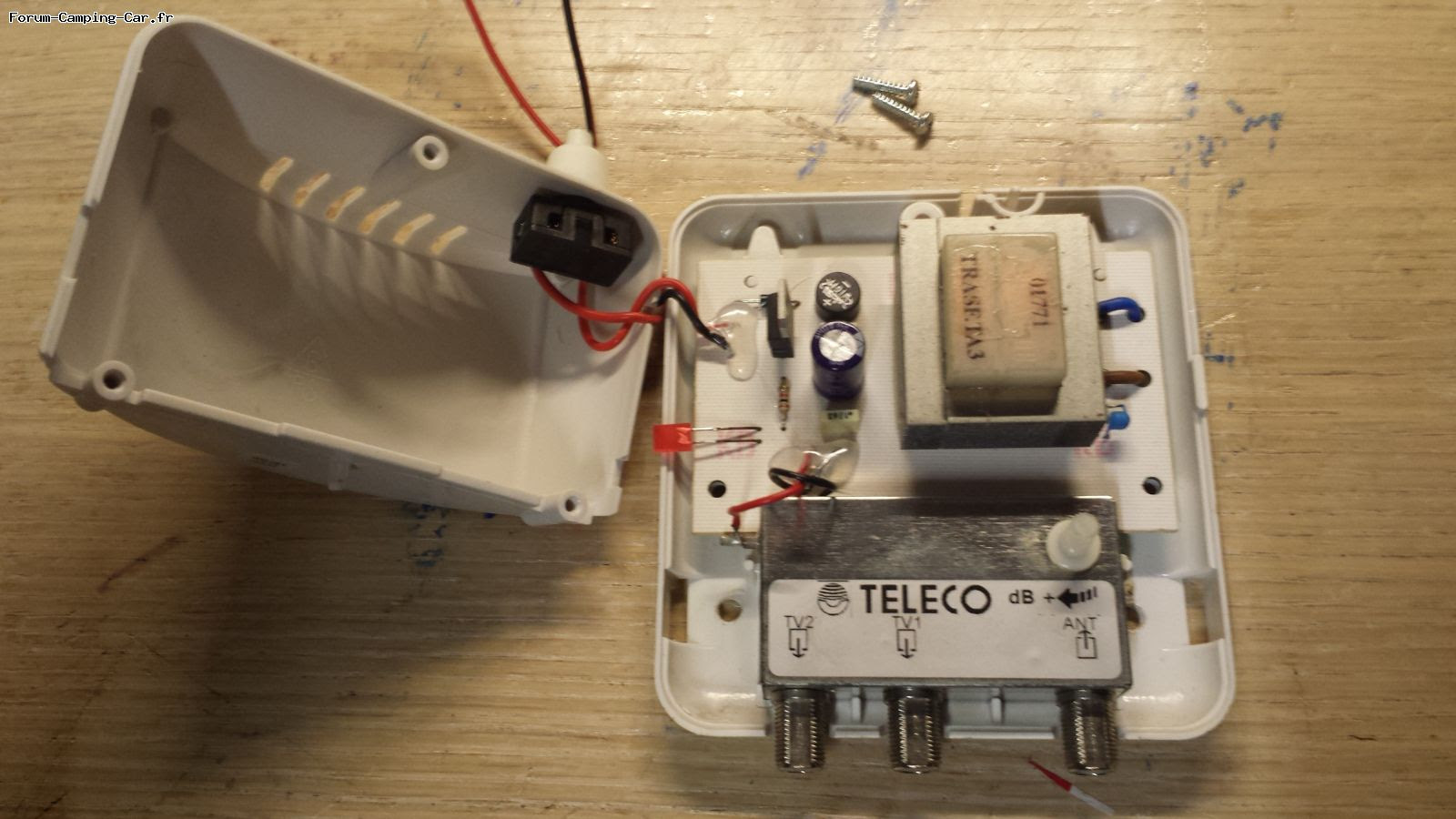 TNT] L'amplificateur d'antenne terrestre Teleco AT36 Forum Forum-Camping-Car.fr.  TV, antennes, satellites, TNT, dvd