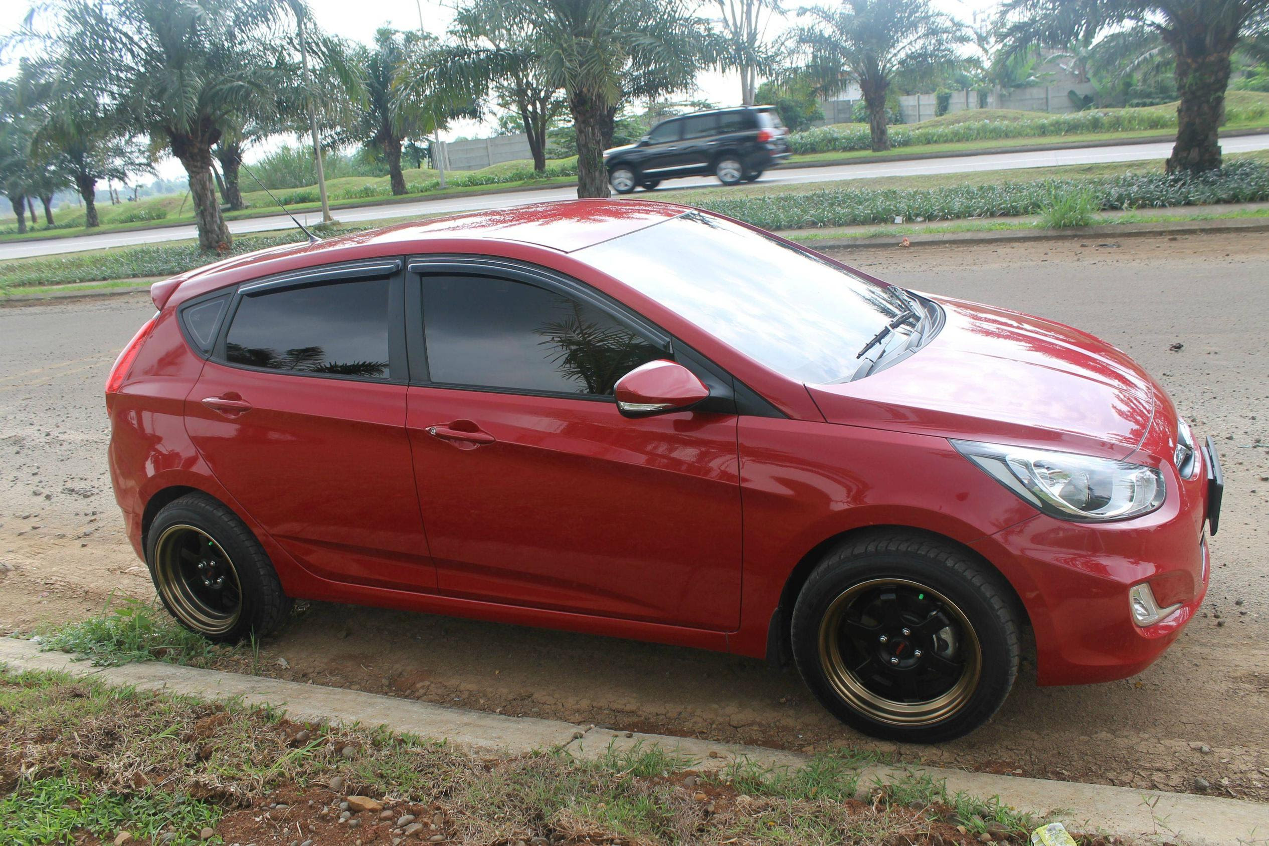 Red Hyundai Grand Avega A T 2012