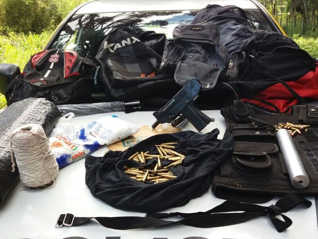 Armamento apreendido pela polícia na PEP I (Foto: Divulgação / Sesp-PR)
