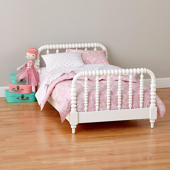 When to Transition to Toddler Bed - New Kids Center