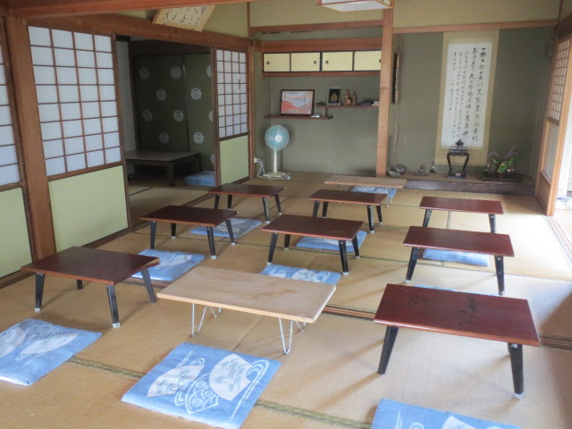 素敵な書道机 照光寺