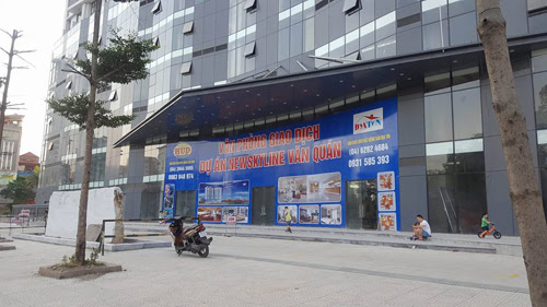 Bé trai 5 tuổi rơi từ tầng 17 chung cư xuống đất - 1