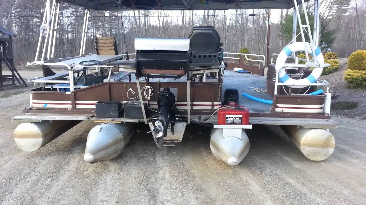 Extremely large Pontoon Boat Lennynation Baboosic - YouTube