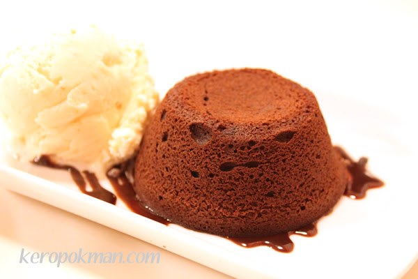 The 3 inch molten cake with ice cream
