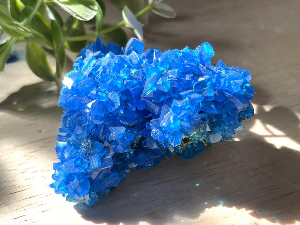 綺麗な石には毒がある 青い 銅の花 と呼ばれる石のご紹介 石の魔法