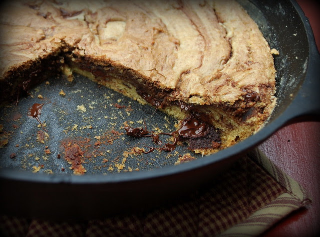 One Pan Chocolate Chunk Cookie03