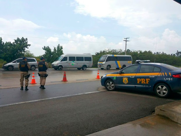 Operação de combate ao transporte clandestino continua neste domingo no RN (Foto: Divulgação/PRF)