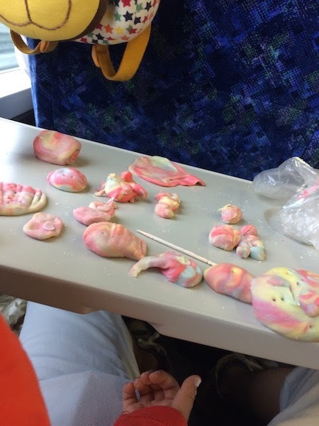 小麦粉粘土の簡単な作り方と保存方法 何歳からでもおすすめの遊び方