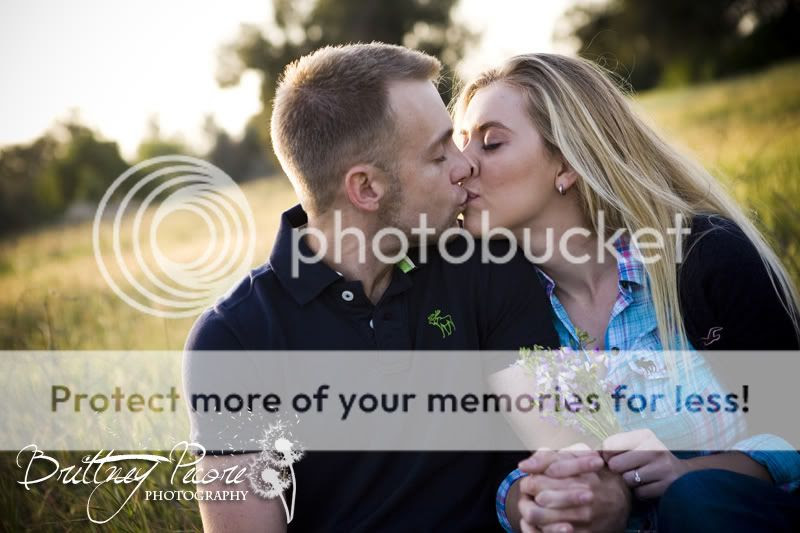 corona engagement,romantic outdoor pictures
