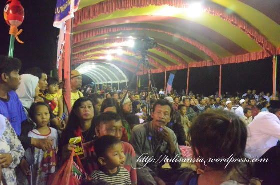 Penonton Pagelaran Wayang Kulit "berjubel"