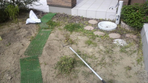 素敵なお庭に大変身 草取り要らず リアル 高品質な人工芝の施工 販売なら 芝人 しばんちゅ