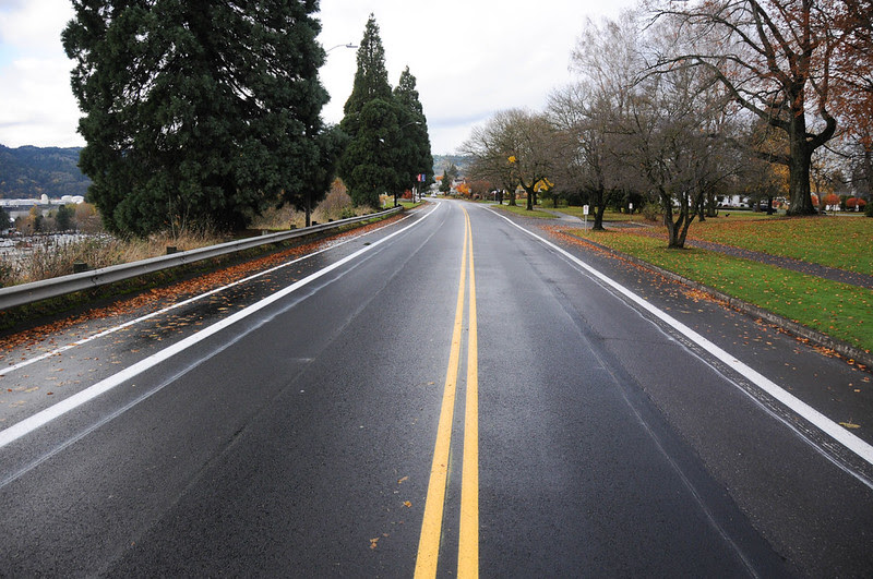 New striping on N Willamette Blvd-52.jpg