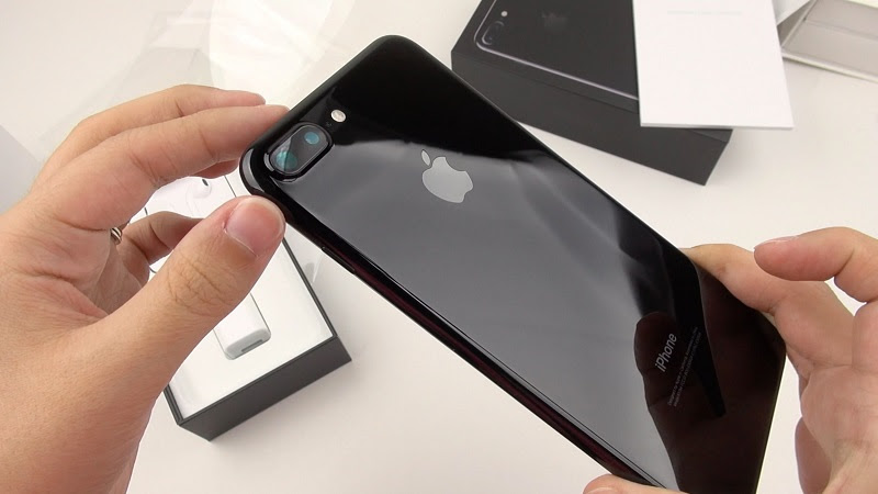 Hình ảnh 4 smartphone màu đen bóng hút khách tại Việt Nam số 3