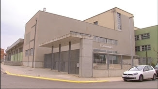 Façana de l'IES Ermengol IV de Bellcaire d'Urgell